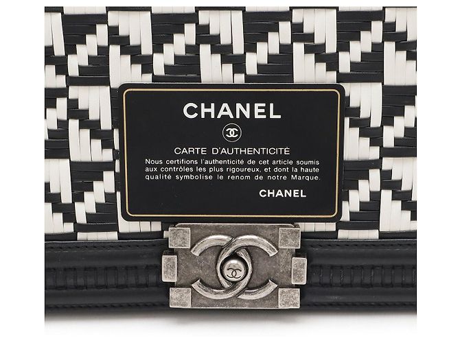 Borsa a spalla in pelle Chanel Boy Nero Bianco - vista 7
