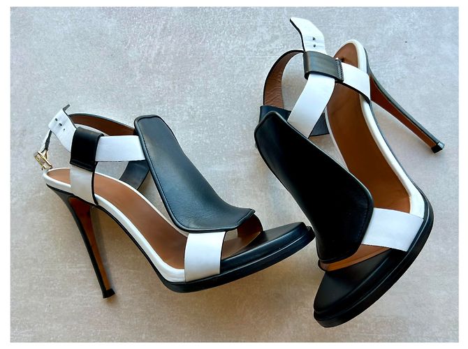 Sandali con tacco Givenchy per Donna in Ottime Condizioni - vista 3