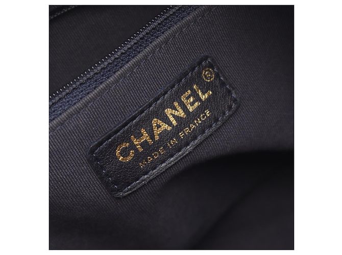 Borsa a Spalla Matelassé Chanel in Pelle di Agnello Blu Navy - vista 4