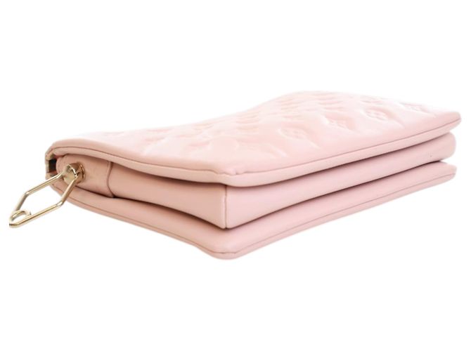 Coussin PM in pelle di agnello trapuntata rosa Monogram Louis Vuitton - vista 6