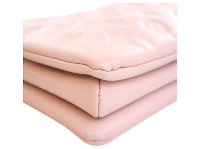 Coussin PM in pelle di agnello trapuntata rosa Monogram Louis Vuitton - vista 8