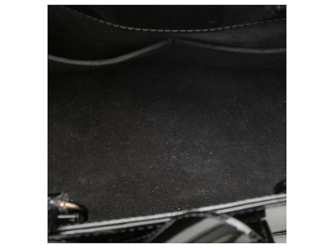 Twist Louis Vuitton Epi Elettrico Nero Mirabeau PM - vista 4