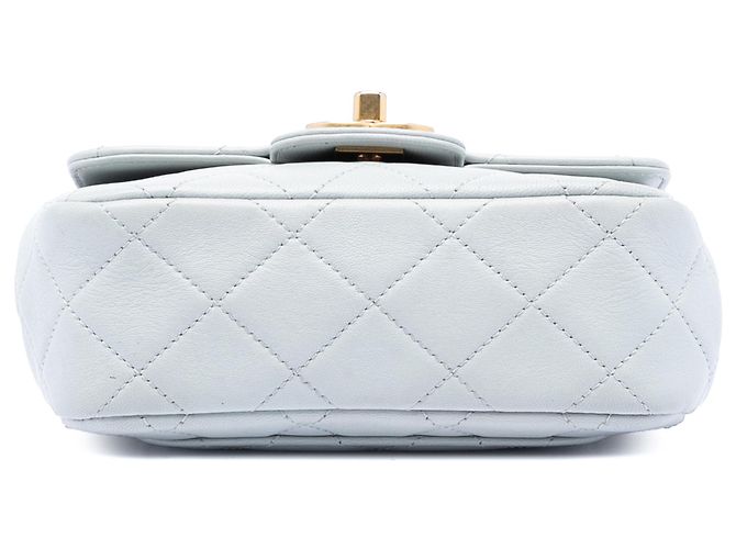 Chanel Mini Quadrato Blu in Pelle di Vitello Grana con Catena Blu chiaro - vista 3