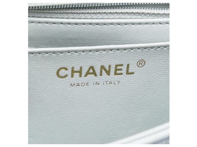 Chanel Mini Quadrato Blu in Pelle di Vitello Grana con Catena Blu chiaro - vista 5