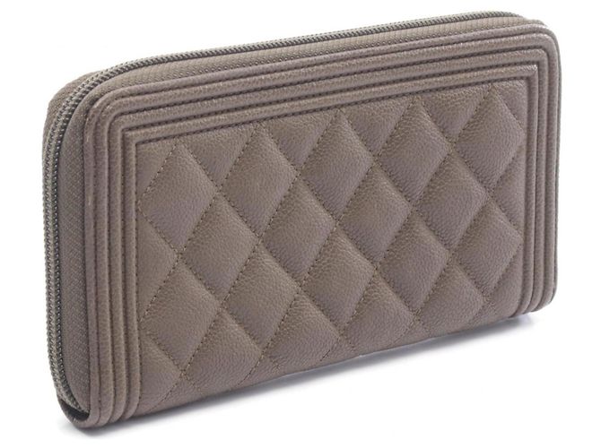 Cartera Larga Boy Chanel en Cuero de Ternera Caqui - vista 2