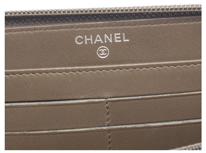 Cartera Larga Boy Chanel en Cuero de Ternera Caqui - vista 4