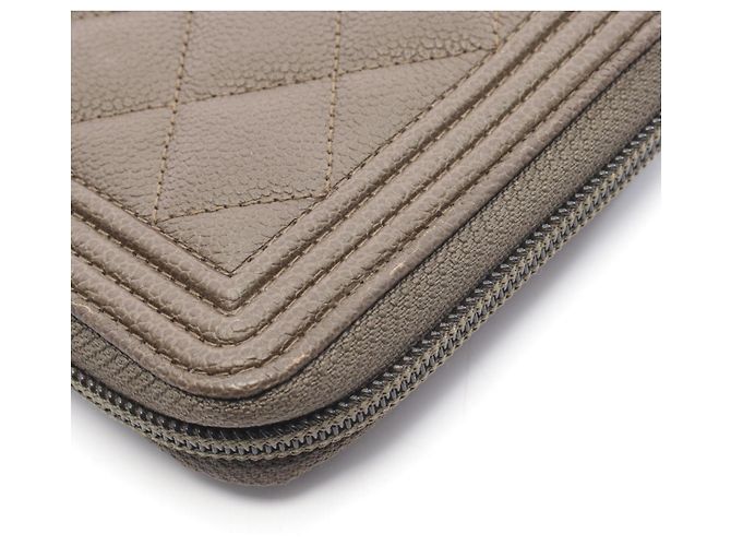Cartera Larga Boy Chanel en Cuero de Ternera Caqui - vista 8