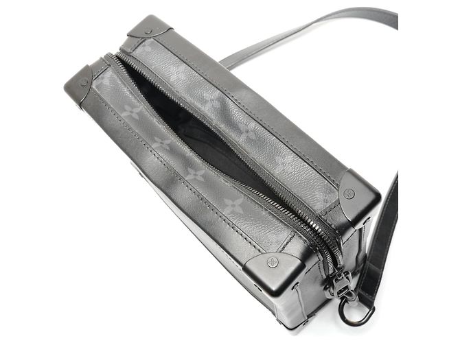 Schultertasche Soft Trunk Monogram Eclipse von Louis Vuitton Schwarz - Ansicht 11