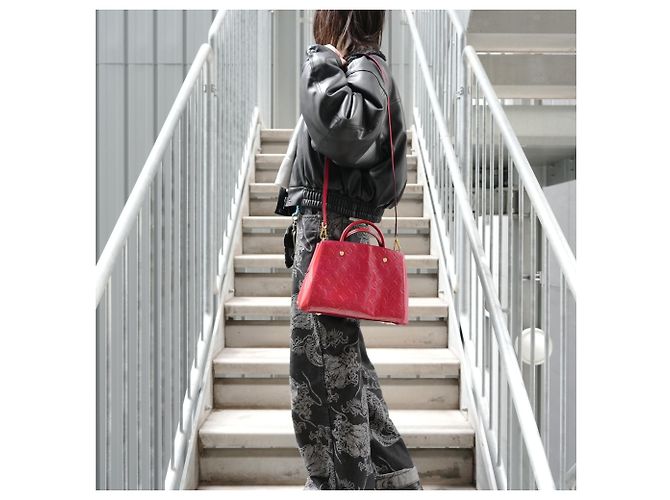 Borsa Vernis Montaigne BB Louis Vuitton 2015 Rosso - vista 15