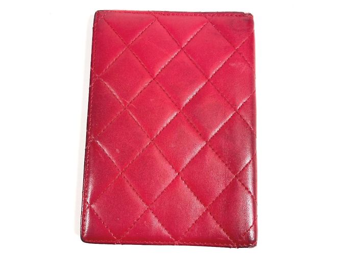 Funda de pasaporte bifold acolchada con logo CC Coco de Chanel Roja - vista 2