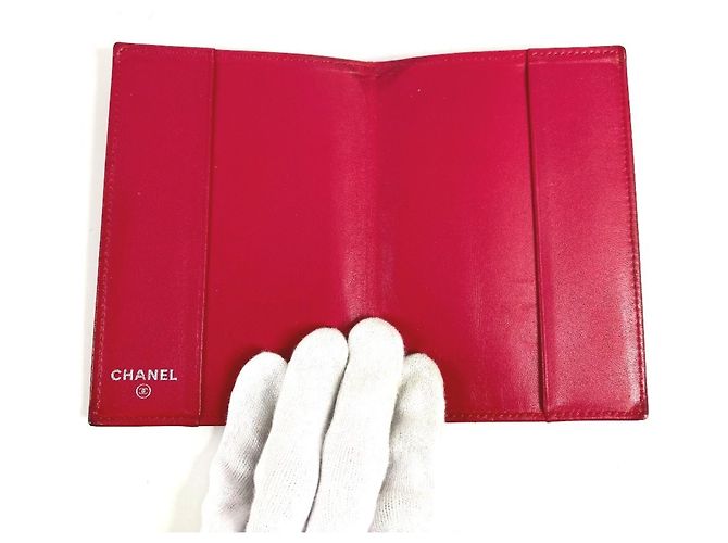 Funda de pasaporte bifold acolchada con logo CC Coco de Chanel Roja - vista 3