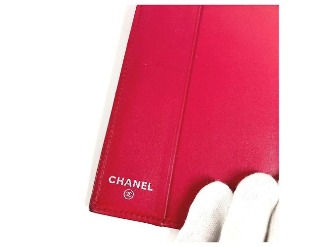 Funda de pasaporte bifold acolchada con logo CC Coco de Chanel Roja - vista 4