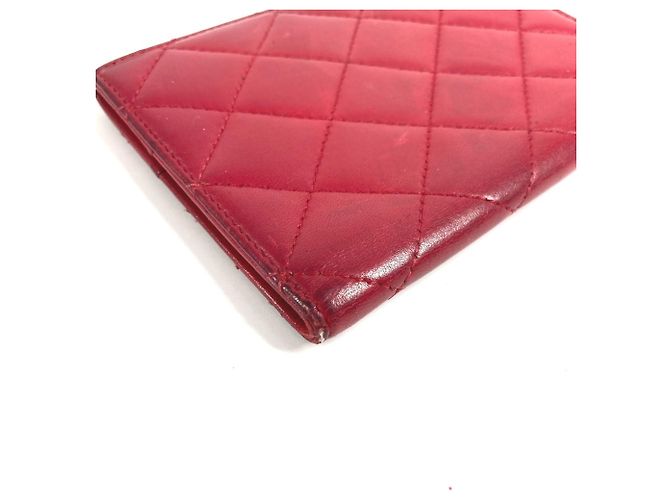 Funda de pasaporte bifold acolchada con logo CC Coco de Chanel Roja - vista 7
