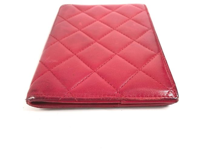 Funda de pasaporte bifold acolchada con logo CC Coco de Chanel Roja - vista 9