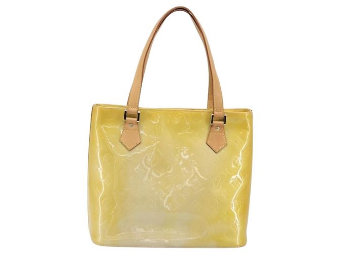 Louis Vuitton Houston Monogram Vernis Beige - vista 2