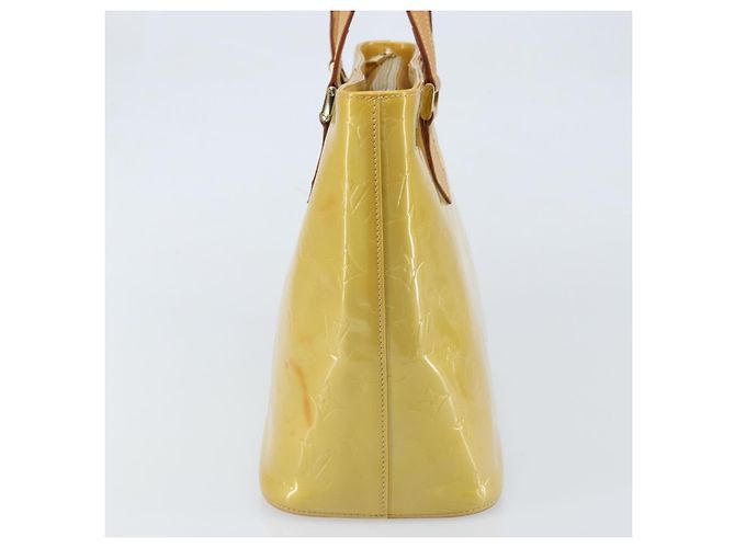 Louis Vuitton Houston Monogram Vernis Beige - vista 3