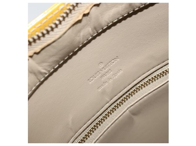 Louis Vuitton Houston Monogram Vernis Beige - vista 6