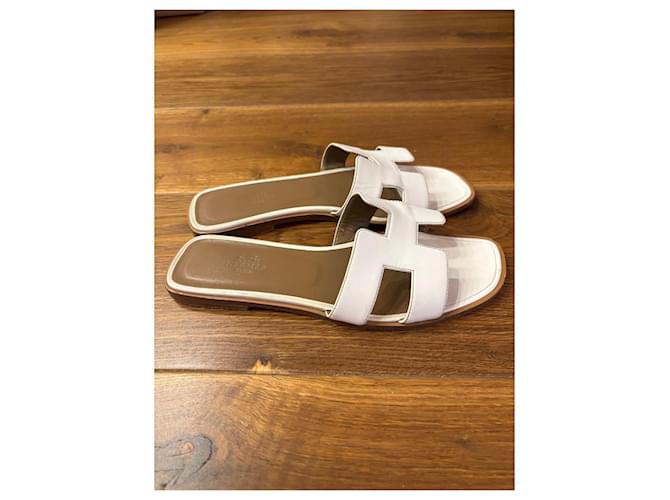 Sandali Oran Hermès in pelle bianca Bianco - vista 2