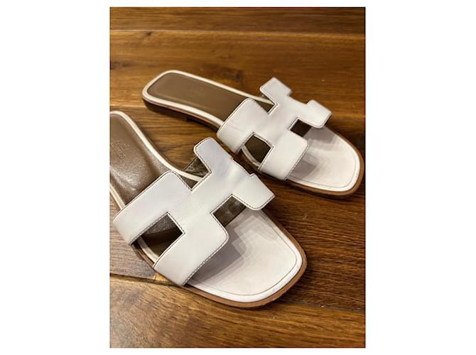 Sandali Oran Hermès in pelle bianca Bianco - vista 3