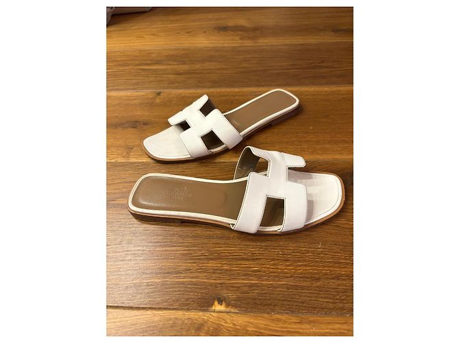 Sandali Oran Hermès in pelle bianca Bianco - vista 8