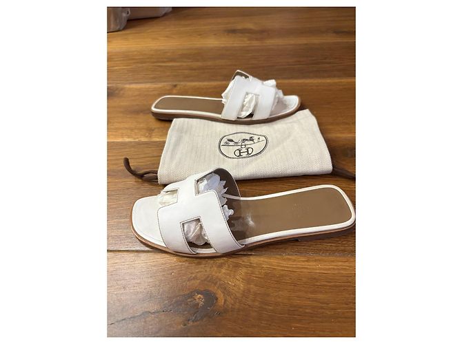 Sandali Oran Hermès in pelle bianca Bianco - vista 9