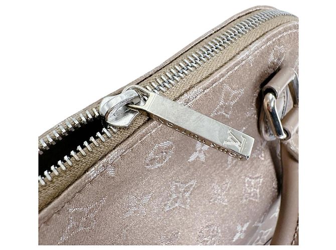 Borsa Pouch Little Alma Monogram Satin di Louis Vuitton Beige - vista 10
