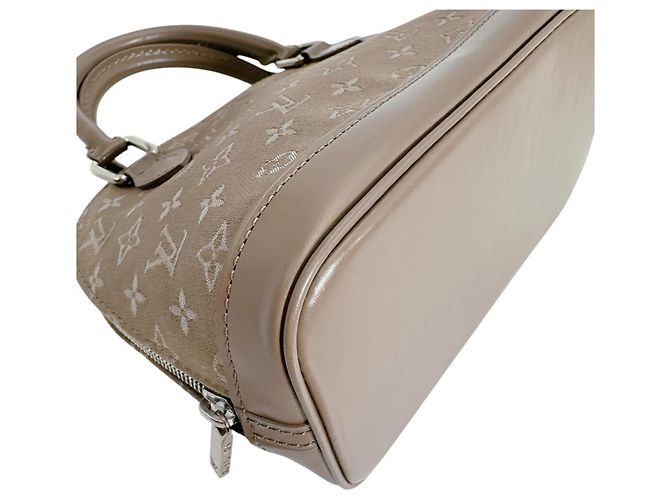 Borsa Pouch Little Alma Monogram Satin di Louis Vuitton Beige - vista 6