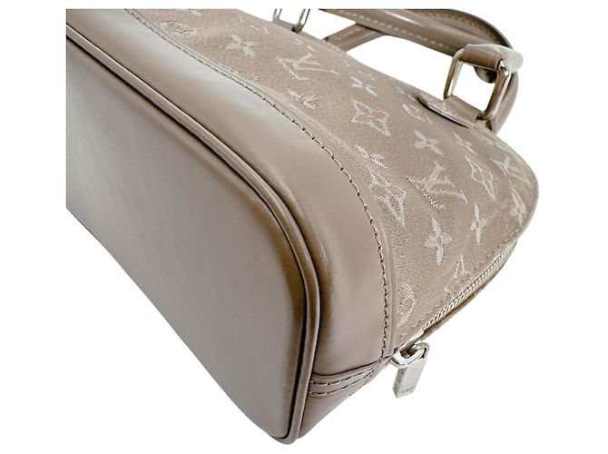 Borsa Pouch Little Alma Monogram Satin di Louis Vuitton Beige - vista 7