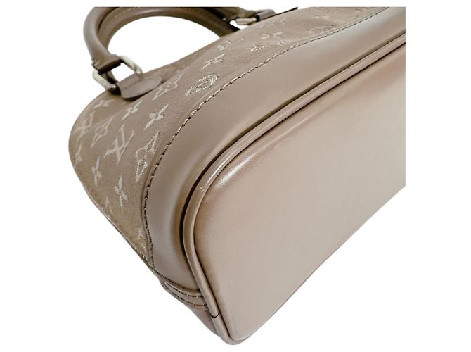 Borsa Pouch Little Alma Monogram Satin di Louis Vuitton Beige - vista 8