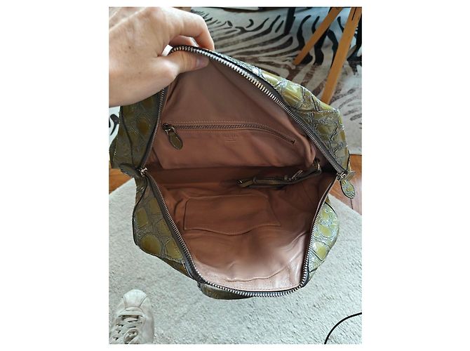 Borsa da bowling Alaïa in pelle verniciata Verde - vista 7