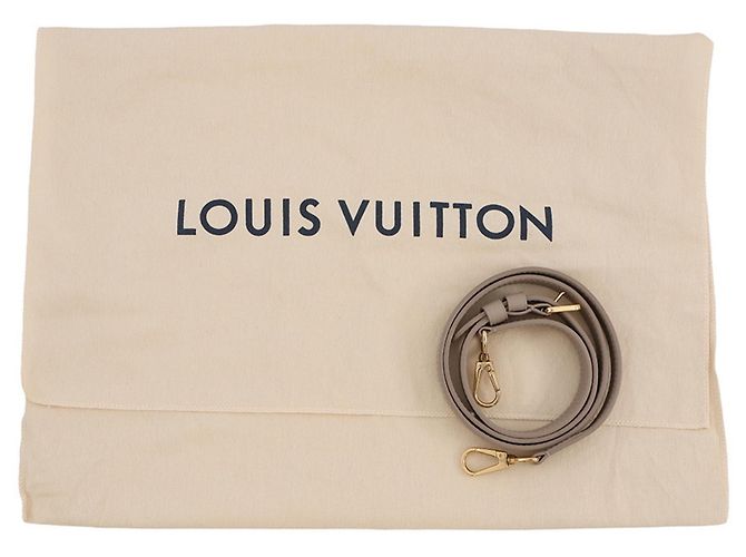 Borsa in pelle Capucines MM di Louis Vuitton - vista 17