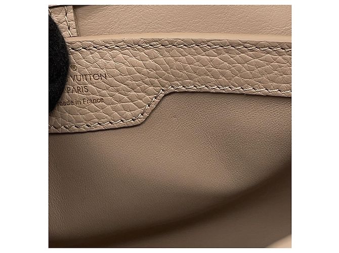 Borsa in pelle Capucines MM di Louis Vuitton - vista 9