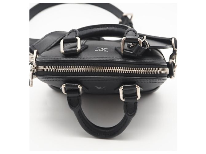 Borsa a Spalla Nano Alma in Pelle di Vitello Pharrell Williams Louis Vuitton Nero - vista 5