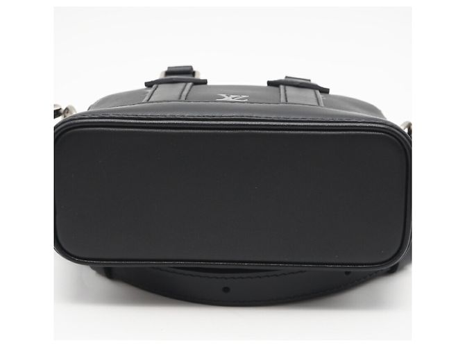 Borsa a Spalla Nano Alma in Pelle di Vitello Pharrell Williams Louis Vuitton Nero - vista 6