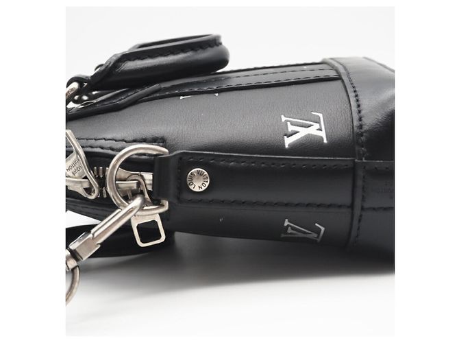 Borsa a Spalla Nano Alma in Pelle di Vitello Pharrell Williams Louis Vuitton Nero - vista 7