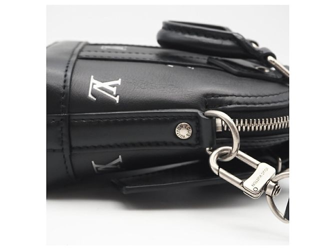 Borsa a Spalla Nano Alma in Pelle di Vitello Pharrell Williams Louis Vuitton Nero - vista 8