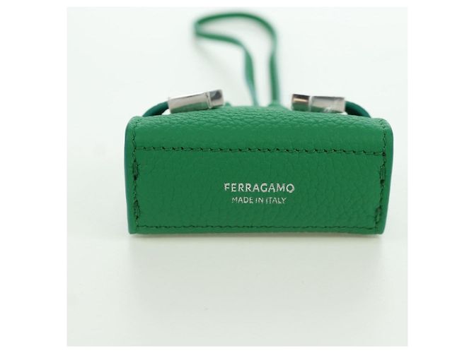 Charm per borsa Gancini Hugs in pelle verde argento Auth 172557M di Salvatore Ferragamo - vista 13