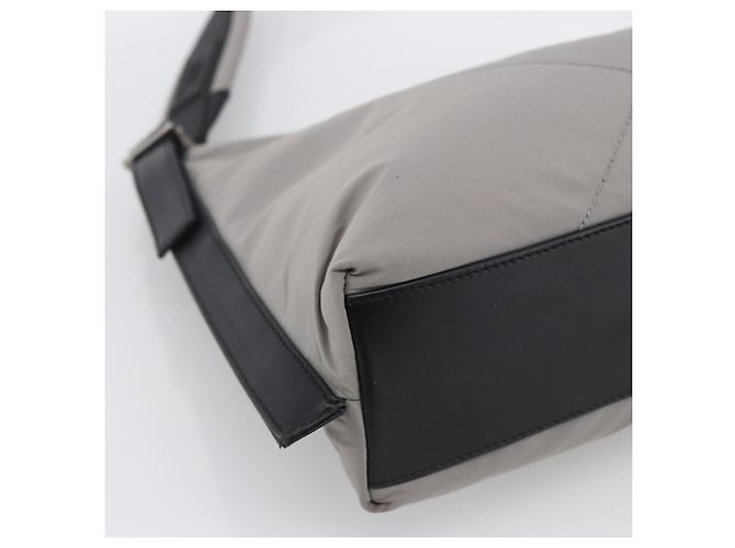 Salvatore Ferragamo Schultertasche aus Nylon Grau Silber Authentisch bs33629 Braun - Ansicht 11
