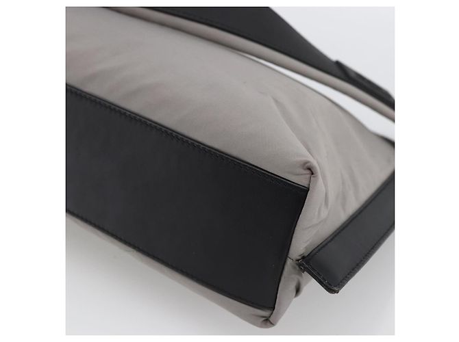 Salvatore Ferragamo Schultertasche aus Nylon Grau Silber Authentisch bs33629 Braun - Ansicht 12
