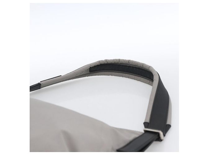 Salvatore Ferragamo Schultertasche aus Nylon Grau Silber Authentisch bs33629 Braun - Ansicht 8