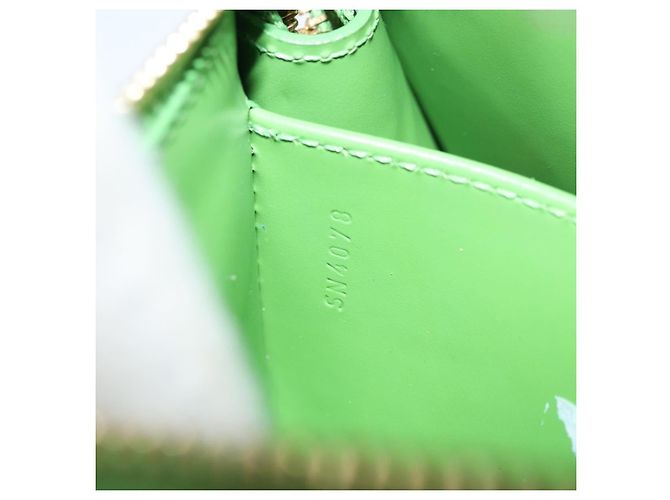 LOUIS VUITTON Trousse à cosmétiques Monogram Vernis Verte M93649 Auth bs33617 - vue 21