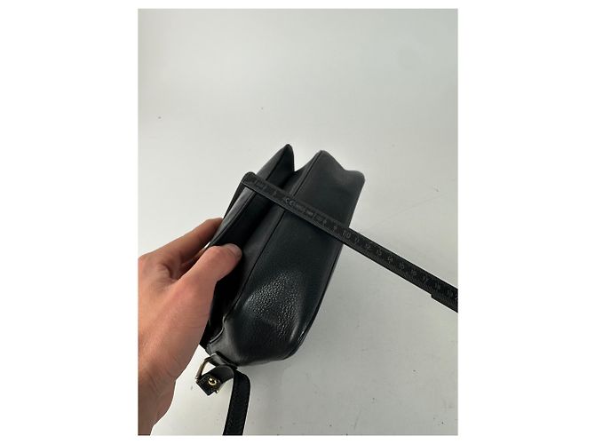 Vintage Courreges Schultertasche aus Leder schwarz - Ansicht 11