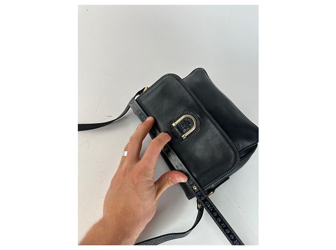 Vintage Courreges Schultertasche aus Leder schwarz - Ansicht 9