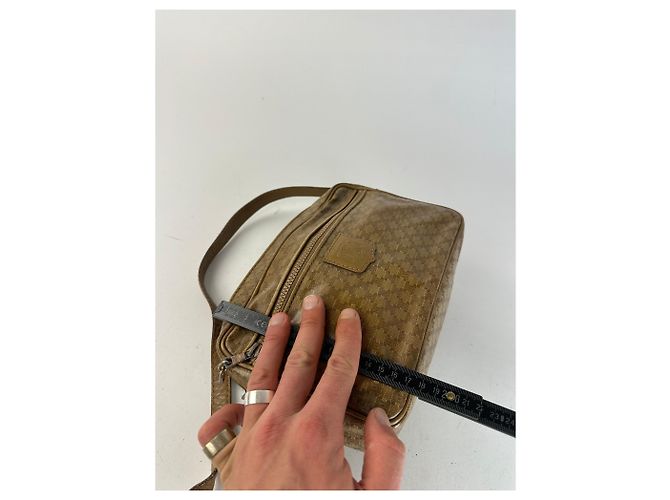 Céline Vintage Celine Paris Triomphe Monogramm Leder Schultertasche in Gold und Braun - Ansicht 10