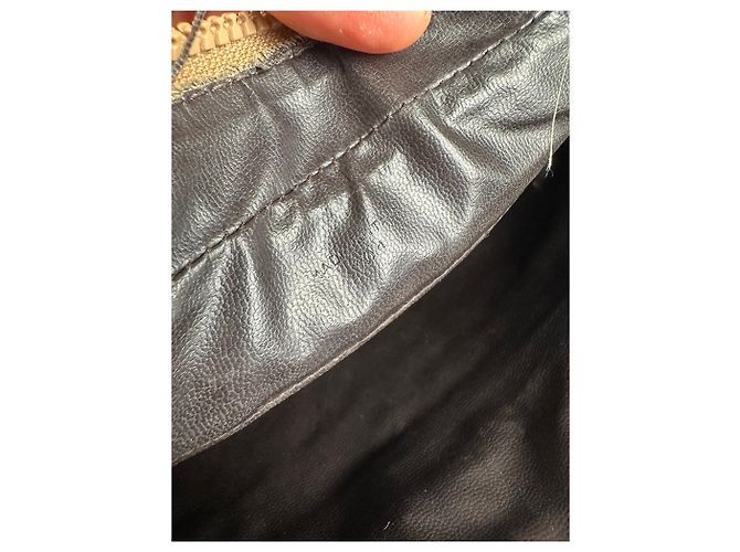 Céline Vintage Celine Paris Triomphe Monogramm Leder Schultertasche in Gold und Braun - Ansicht 5
