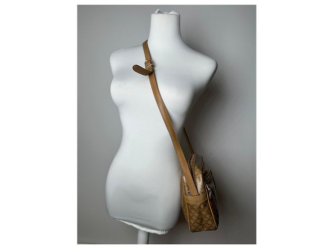 Céline Vintage Celine Paris Triomphe Monogramm Leder Schultertasche in Gold und Braun - Ansicht 6