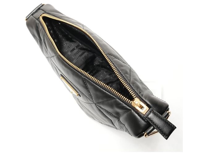 Bolsa de ombro em couro nappa acolchoado em triângulo Prada Preto - vista 11