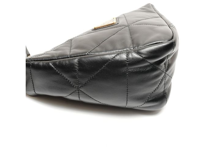 Bolsa de ombro em couro nappa acolchoado em triângulo Prada Preto - vista 5