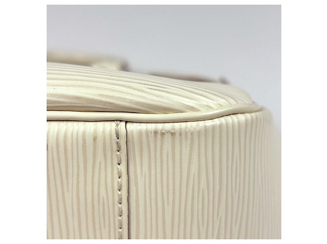 Borsa Passy PM Epi di Louis Vuitton in avorio Crudo Bianco sporco - vista 3