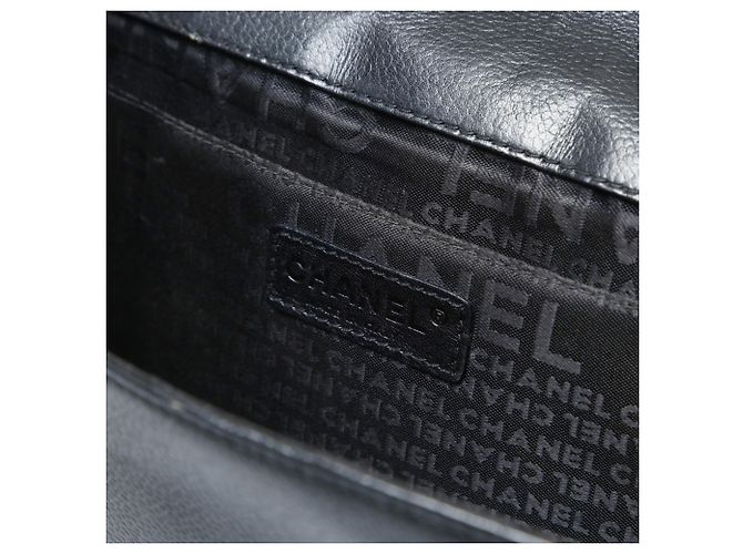 Borsa a Spalla Chanel 2.55 in Caviar Nero - vista 10